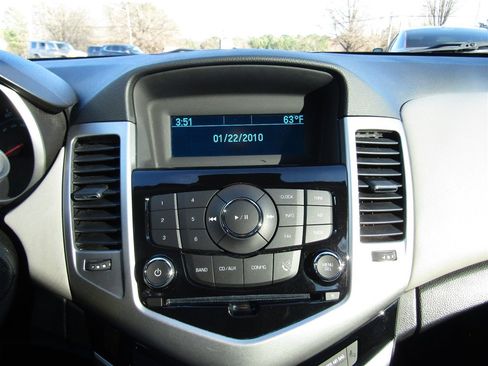 Used 2015 Chevrolet Cruze LS image 24