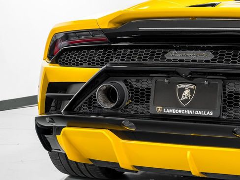 Used 2022 Lamborghini Huracan EVO RWD image 57