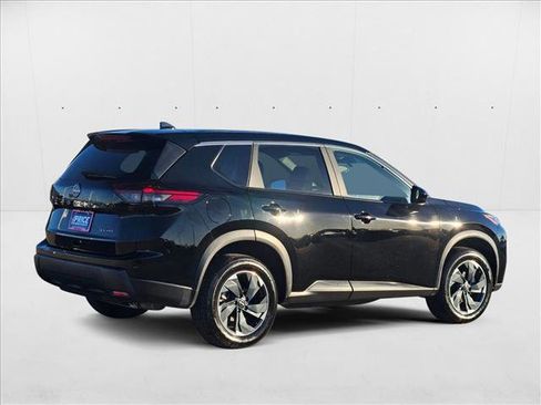 Used 2024 Nissan Rogue SV image 5