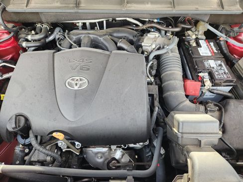 Used 2021 Toyota Highlander XLE FWD image 36