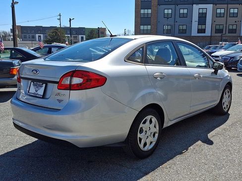 Used 2013 Ford Fiesta SE image 3