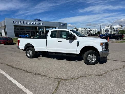 Used 2022 Ford F250 XL w/ Power Equipment Group AWD/4WD image 3