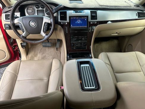 Used 2013 Cadillac Escalade Luxury image 31
