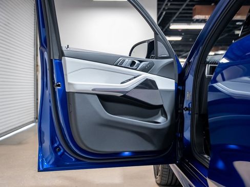 Used 2025 BMW X5 M60i w/ Climate Comfort Package image 58