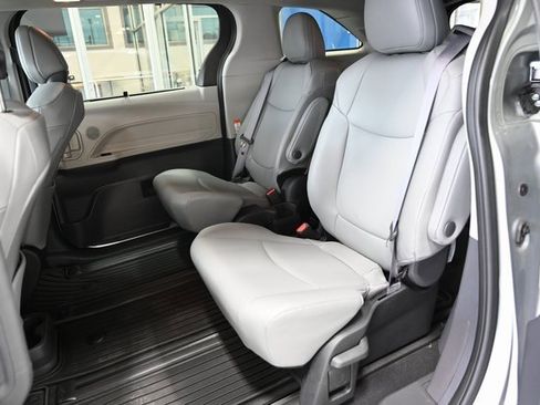 Used 2023 Toyota Sienna XLE image 11