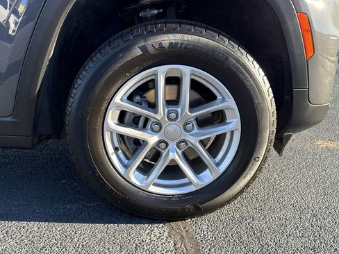 Used 2025 Jeep Grand Cherokee Laredo X w/ Luxury Tech Group I image 14