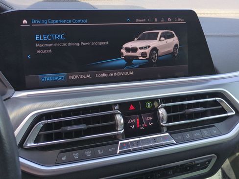 Used 2022 BMW X5 xDrive45e w/ Climate Comfort Package AWD/4WD image 39