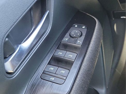 Used 2025 Nissan Kicks SV FWD image 13