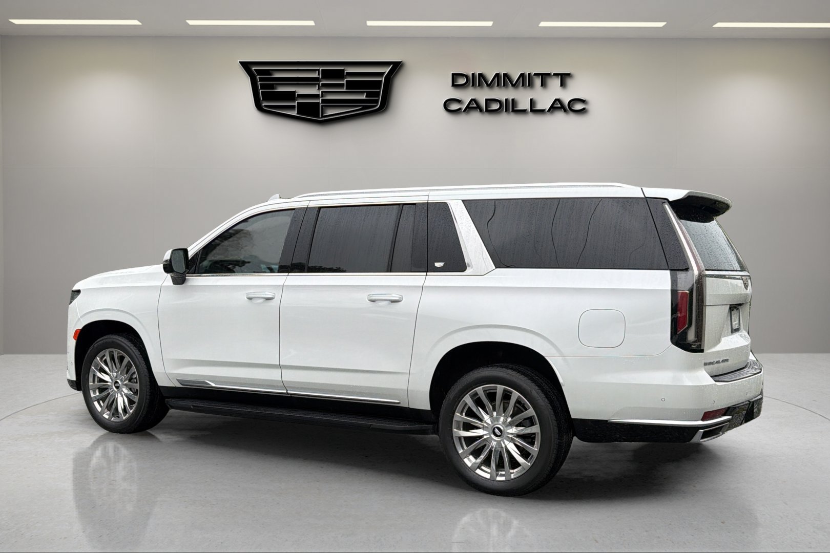 Used 2021 Cadillac Escalade ESV Premium Luxury AWD/4WD image 3