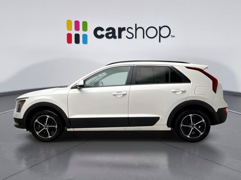 Used 2023 Kia Niro LX image 2