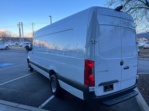 Used 2024 Mercedes-Benz Sprinter 3500 image 6