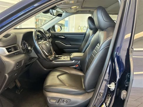 Used 2022 Toyota Highlander XLE image 17