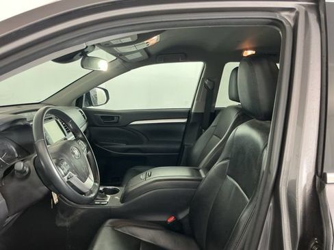 Used 2017 Toyota Highlander Plus AWD/4WD image 10