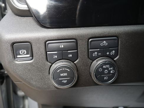 Used 2025 Chevrolet Silverado 2500 LT w/ Convenience Package image 11