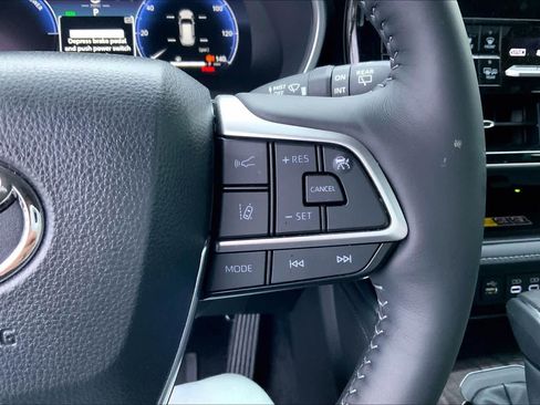 Used 2025 Toyota Highlander Limited image 23
