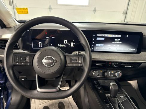 Used 2025 Nissan Kicks SV AWD/4WD image 30