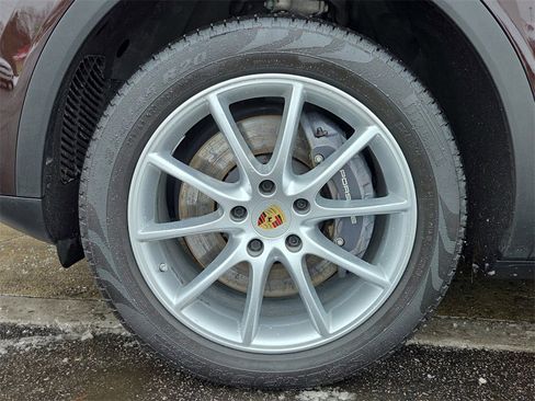 Used 2021 Porsche Cayenne Coupe image 24