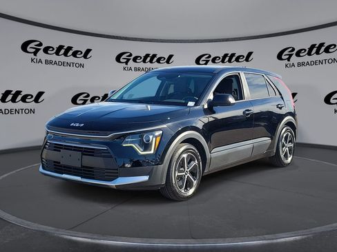Used 2023 Kia Niro LX image 1