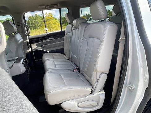 Used 2022 Jeep Wagoneer Series II RWD image 46