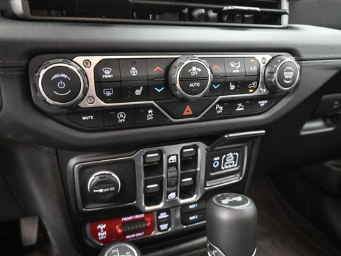 Used 2025 Jeep Wrangler Unlimited Rubicon AWD/4WD image 30