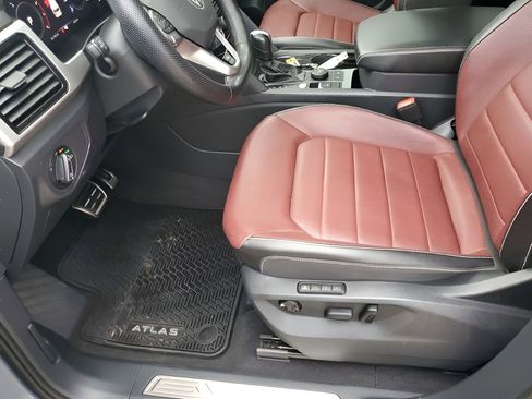 Used 2023 Volkswagen Atlas Cross Sport SEL Premium R-Line image 31