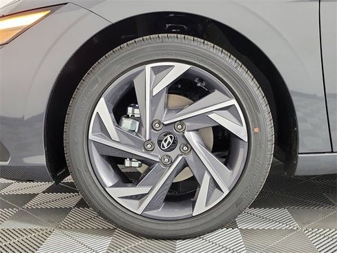 Certified 2025 Hyundai Elantra Sport image 35