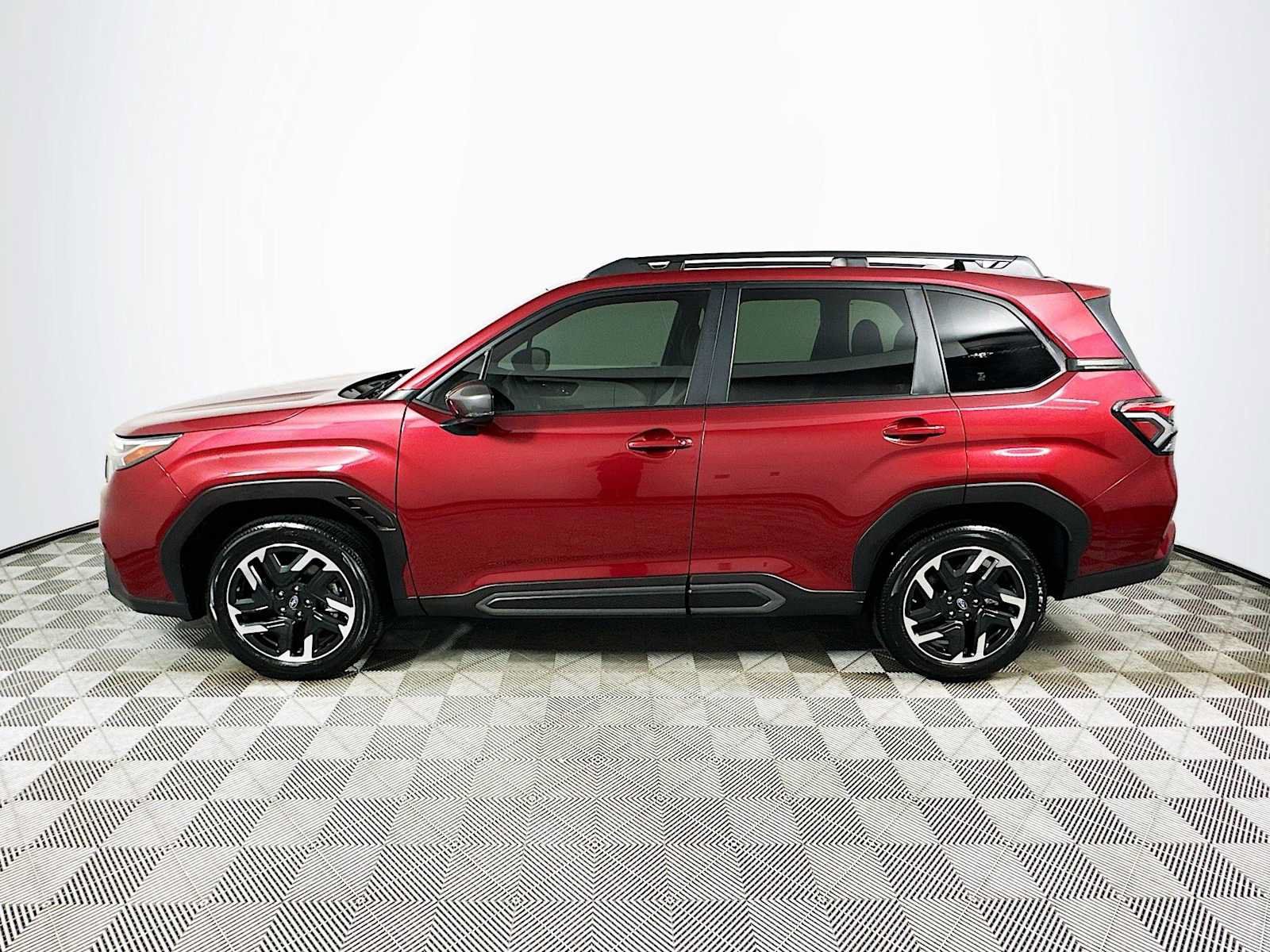 Used 2025 Subaru Forester Limited w/ Popular Package #1 AWD/4WD image 4