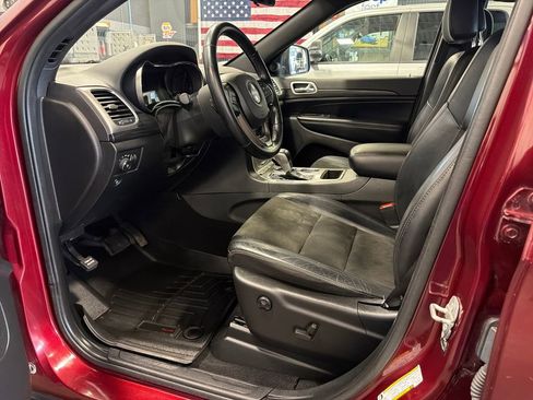 Used 2021 Jeep Grand Cherokee Laredo X AWD/4WD image 3