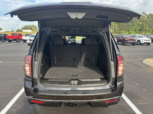 Used 2022 Chevrolet Suburban Z71 AWD/4WD image 9