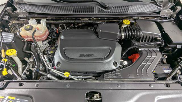 Used 2024 Chrysler Pacifica Touring-L FWD image 32