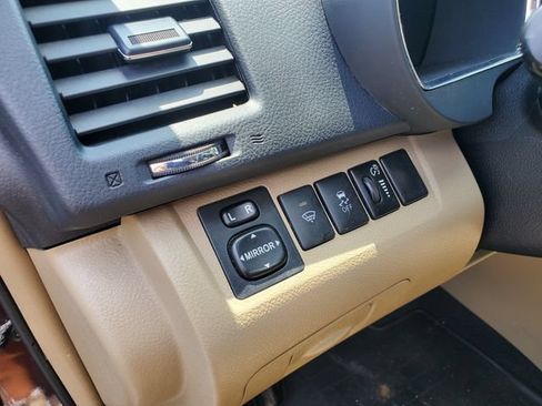 Used 2013 Toyota Highlander 4WD w/ Cold Weather Pkg image 19