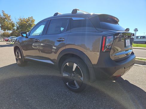 New 2026 Nissan Kicks SR image 5