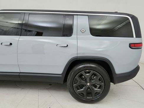 Used 2024 Rivian R1S Adventure image 31