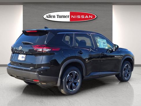 Used 2025 Nissan Rogue SV FWD image 7