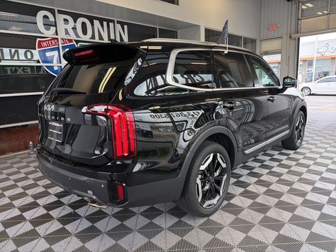 Used 2025 Kia Telluride S FWD image 6