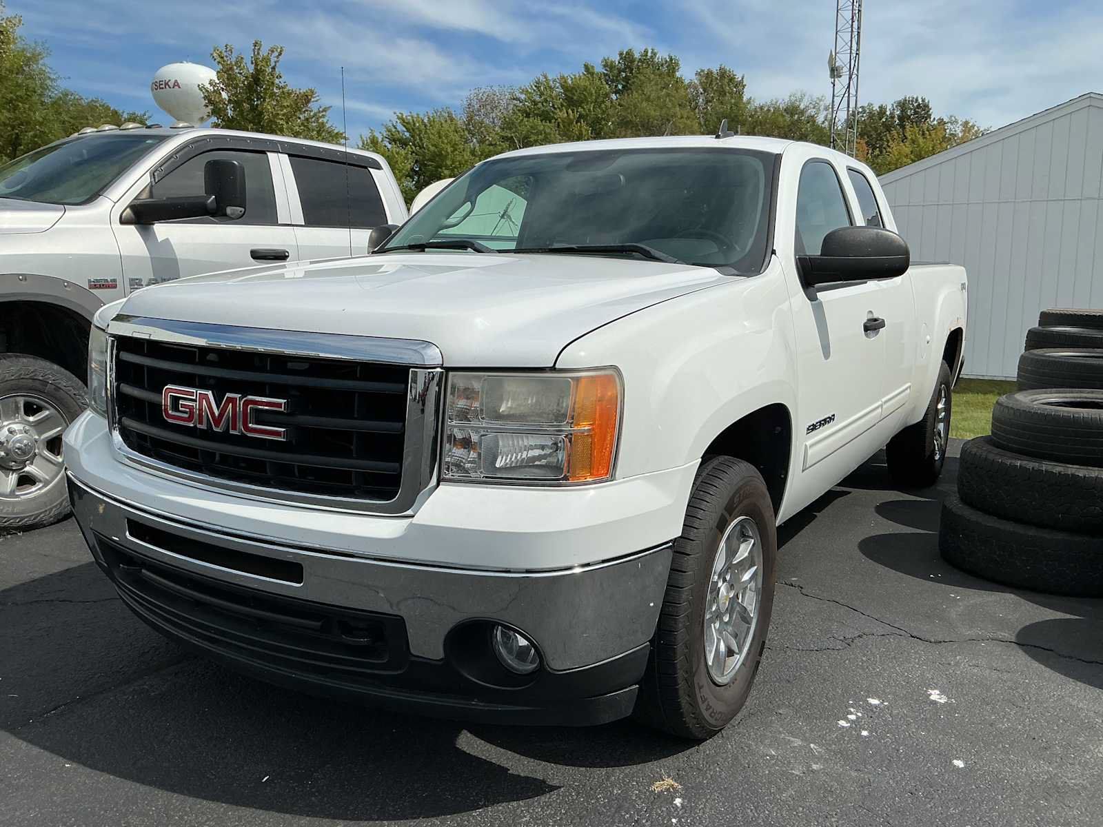 Used 2011 GMC Sierra 1500 SLE w/ Power Tech Package AWD/4WD image 3