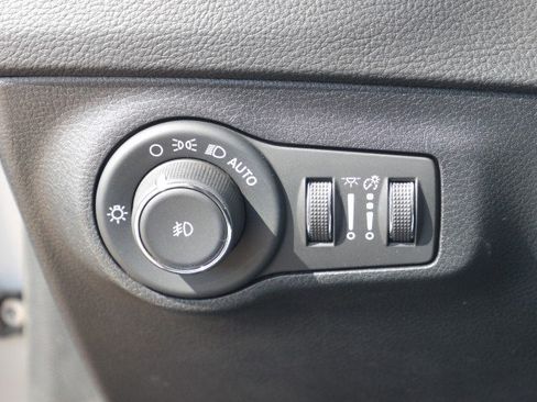 Used 2019 Jeep Compass Latitude w/ Cold Weather Group AWD/4WD image 16