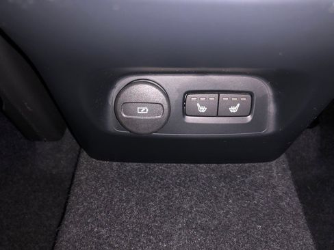 Used 2022 Volvo XC40 T5 R-Design w/ Advanced Package image 36