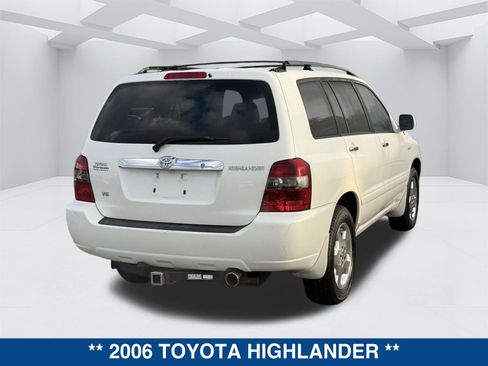 Used 2006 Toyota Highlander w/ 3rd Row image 4