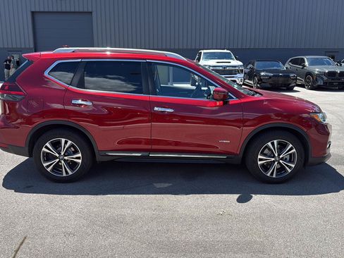 Used 2018 Nissan Rogue SL FWD image 2