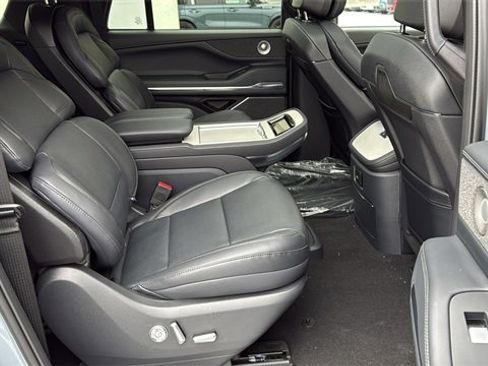 New 2025 Lincoln Navigator L Reserve w/ Jet Appearance Package image 12