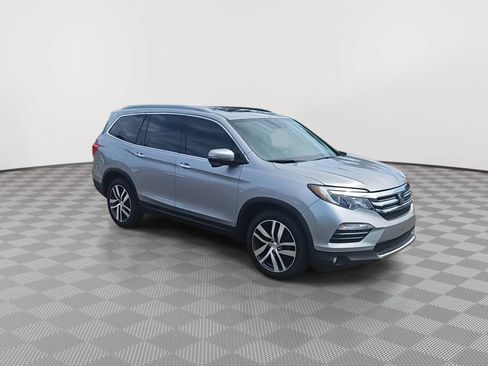 Certified 2018 Honda Pilot Touring image 2