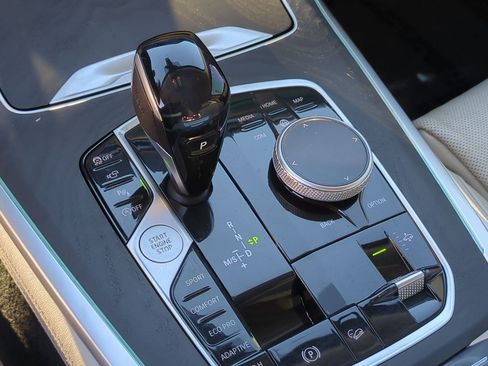 Used 2020 BMW X7 xDrive40i w/ Premium Package image 18