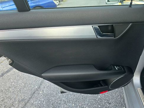 Used 2011 Mercedes-Benz C 300 4MATIC Sedan image 12