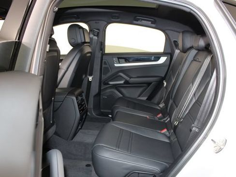 Certified 2026 Porsche Cayenne Coupe AWD/4WD image 22