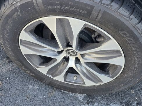 Used 2022 Toyota Highlander XLE image 10