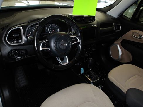 Used 2018 Jeep Renegade Latitude w/ Cold Weather Group AWD/4WD image 9