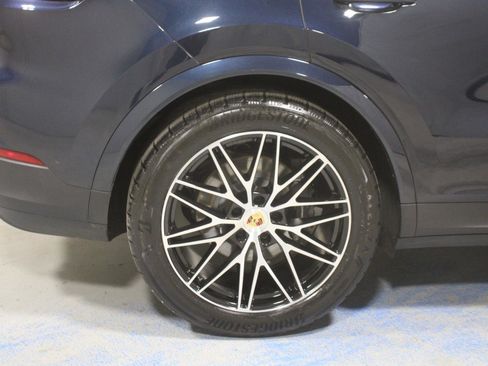 Used 2024 Porsche Cayenne Coupe AWD/4WD image 37