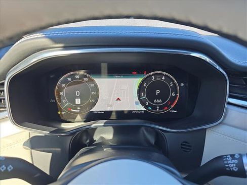 Certified 2025 Jaguar F-PACE R-Dynamic S image 20