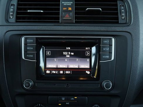 Used 2017 Volkswagen Jetta S image 38